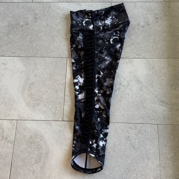 Lululemon Sunshine Salutation Crop (Full-On Luxtreme) 6 - Picture 8 of 13